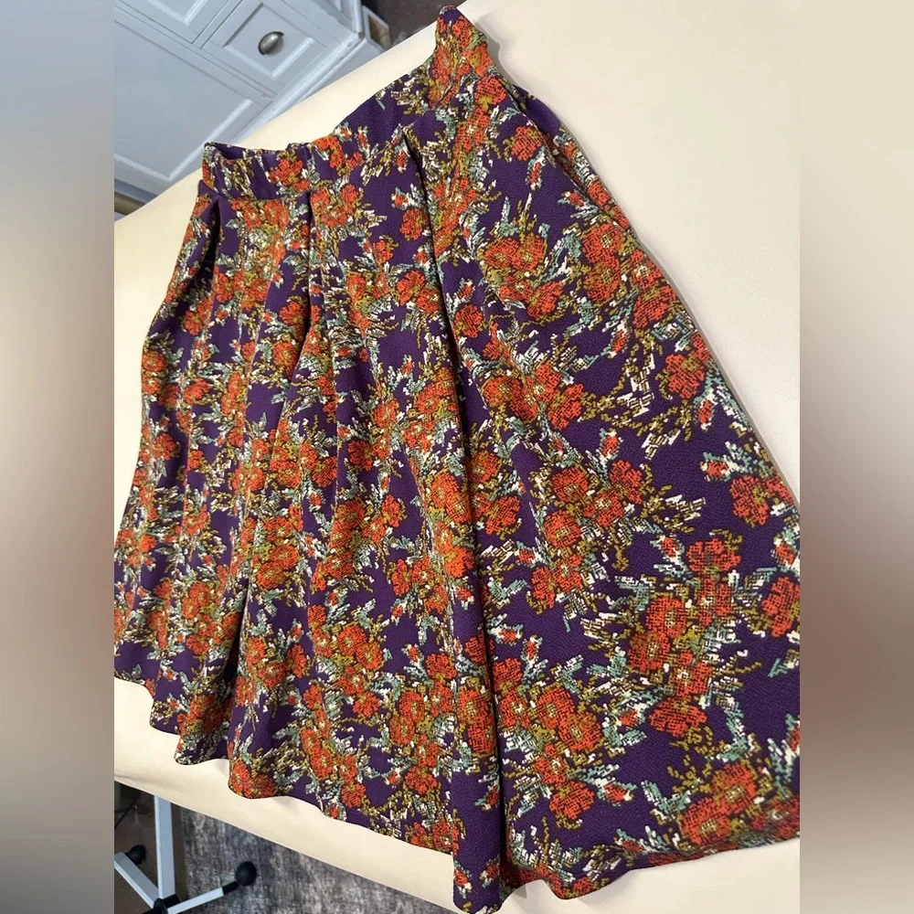 Lularoe medium floral pleated a line pull on midi skirt excellent condition
